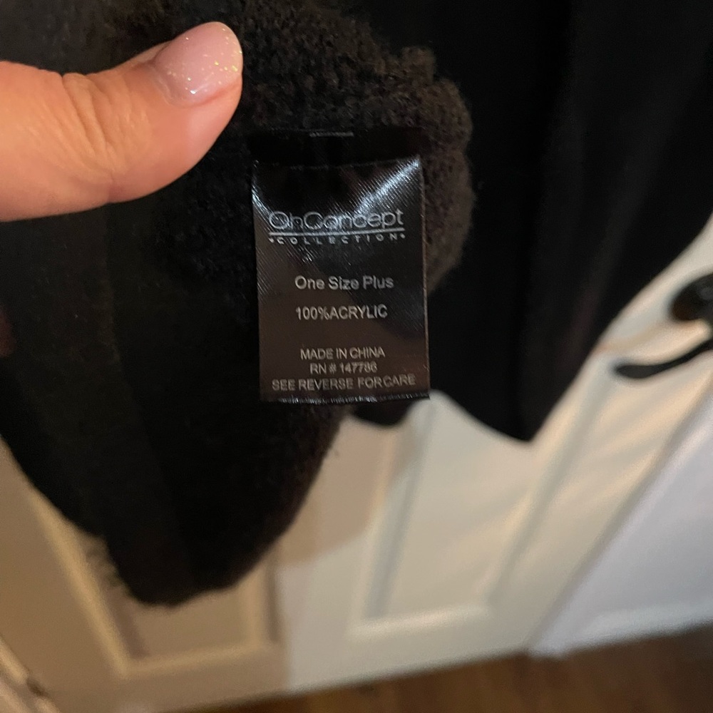 Black Plus Sweater - Picture 5 of 9